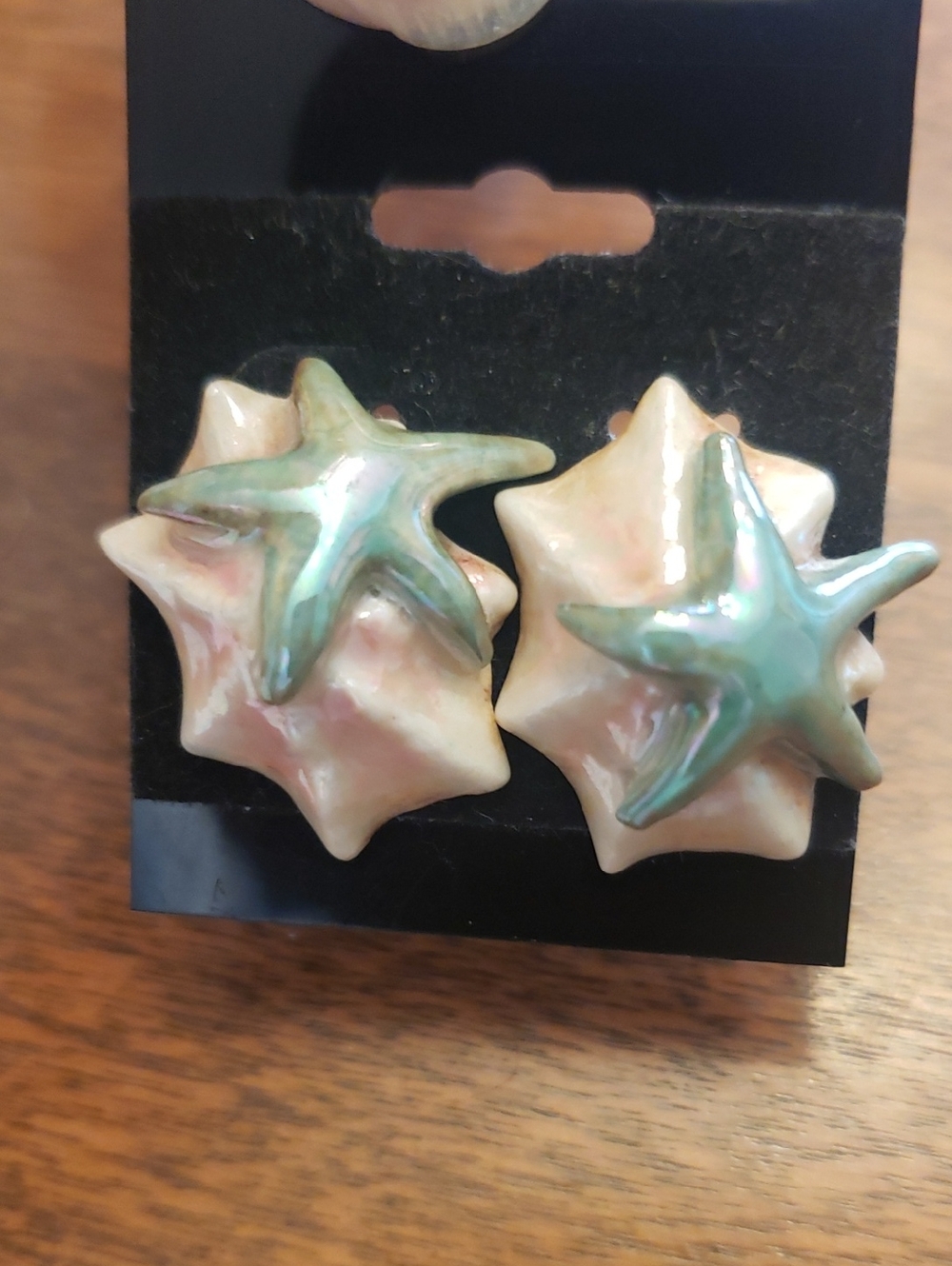 Vtg Coastal Ceramic Starfish Shell Accent Earring Pair in Pink and Seafoam Green